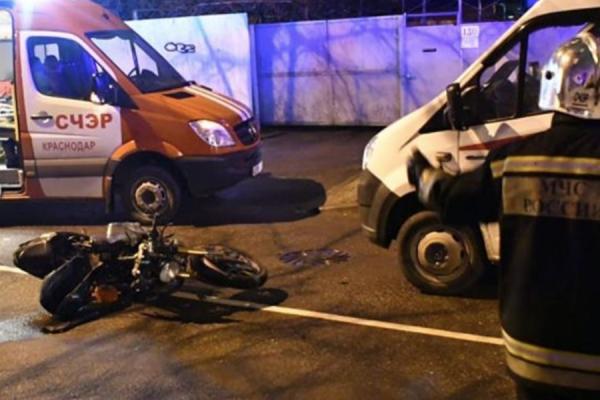 Байкерша пострадала в ДТП с Mercedes в Краснодаре